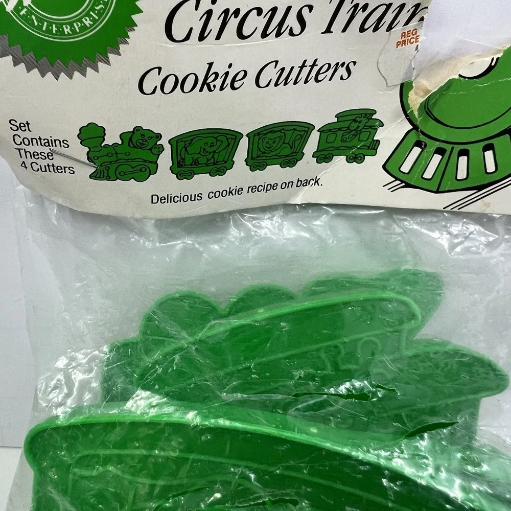 Vintage Wilton 1990 Circus Train Cookie Cutters Engine & Train Cars ‎ Lion Bear